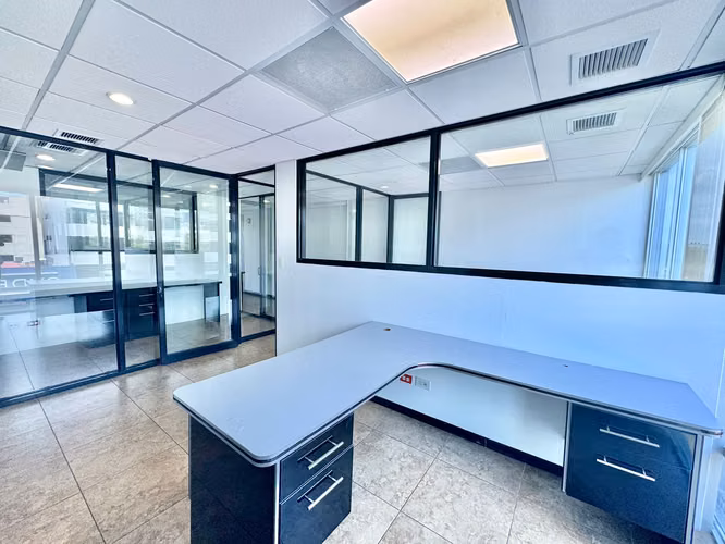 OFICINA TORRES PASEO COLON - EN  VENTA llave en mano 79m2