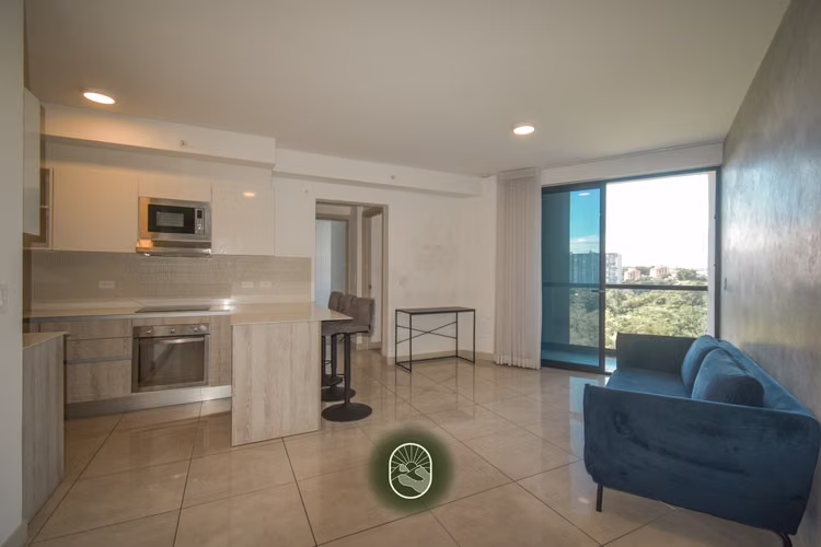 APARTAMENTO 2 HAB + PARQUEO EN TORRE MODERNA | OPORTUNIDAD PARA VIVIR O INVERTIR