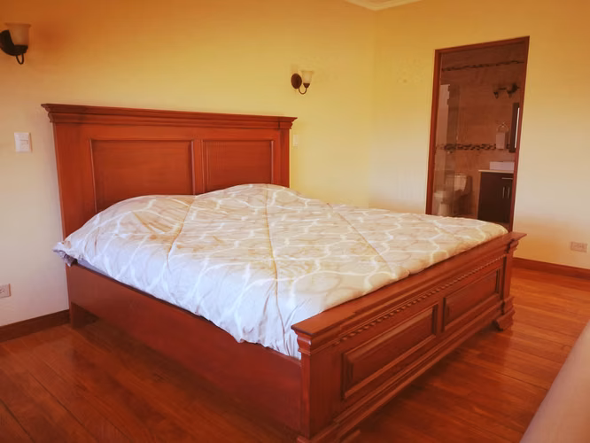 Lujoso Townhouse en Cariari con Vista al Golf 340m2 Amueblado y Equipado - Imagen 4