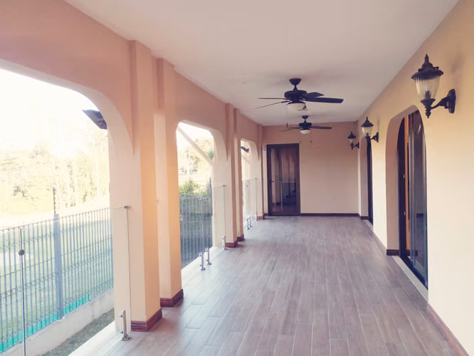 Lujoso Townhouse en Cariari con Vista al Golf 340m2 Amueblado y Equipado - Imagen 13