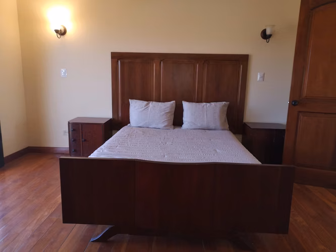 Lujoso Townhouse en Cariari con Vista al Golf 340m2 Amueblado y Equipado - Imagen 6