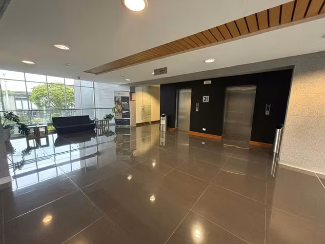 Oficina Moderna en Venta en Oficentro LINDORA – 114 m² – Seguridad 24/7 - Imagen 13