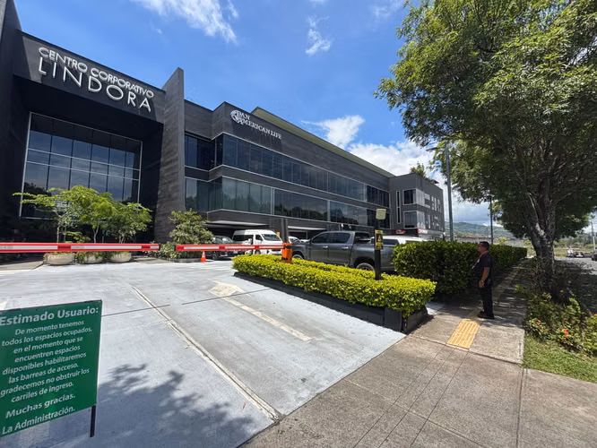 Oficina Moderna en Venta en Oficentro LINDORA – 114 m² – Seguridad 24/7 - Imagen 2