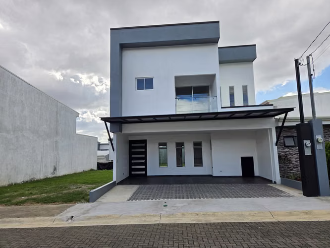 Hermosa casa en exclusivo Condominio en Tres Ríos