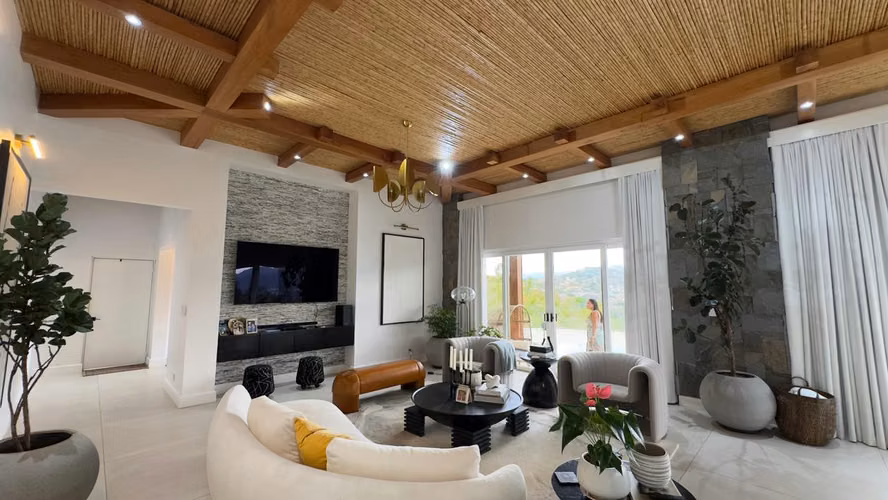 Residencia de Ultra-Lujo en Santa Ana con Vistas Panorámicas – 1,500 m2