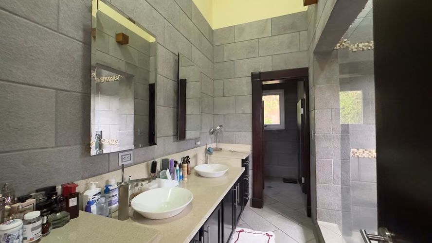 Residencia de Ultra-Lujo en Santa Ana con Vistas Panorámicas – 1,500 m2