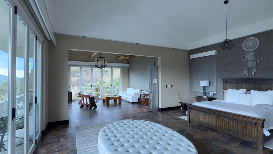 Residencia de Ultra-Lujo en Santa Ana con Vistas Panorámicas – 1,500 m2
