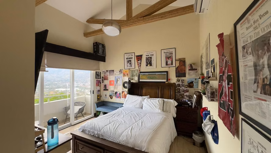 Residencia de Ultra-Lujo en Santa Ana con Vistas Panorámicas – 1,500 m2