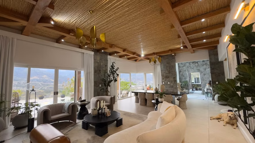 Residencia de Ultra-Lujo en Santa Ana con Vistas Panorámicas – 1,500 m2
