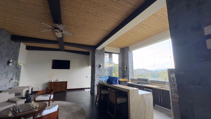 Residencia de Ultra-Lujo en Santa Ana con Vistas Panorámicas – 1,500 m2