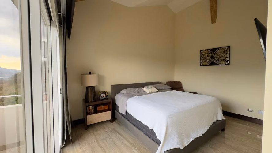 Residencia de Ultra-Lujo en Santa Ana con Vistas Panorámicas – 1,500 m2