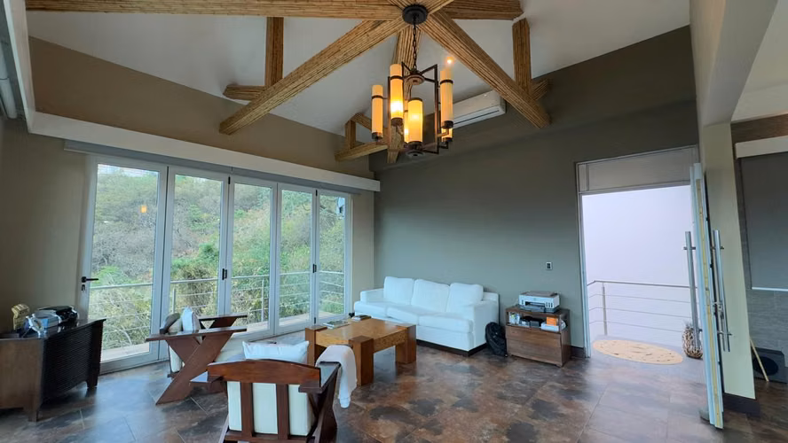 Residencia de Ultra-Lujo en Santa Ana con Vistas Panorámicas – 1,500 m2