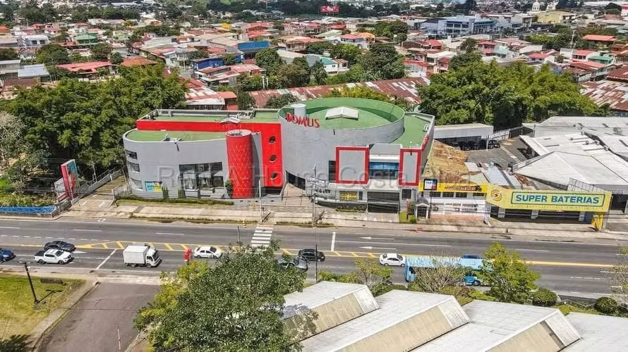Venta de Centro comercial con 30 locales en Curridabat