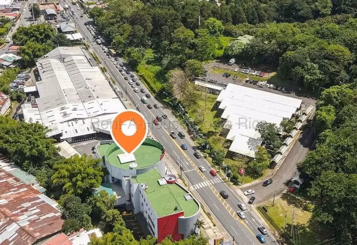 Venta de Centro comercial con 30 locales en Curridabat