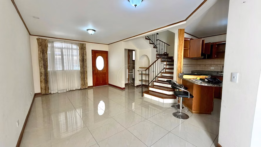 Se Vende Casa en Condominio San Pedro Montes de Oca 4 Habitaciones y Vista a las Montañas noj1258jb - Imagen 2