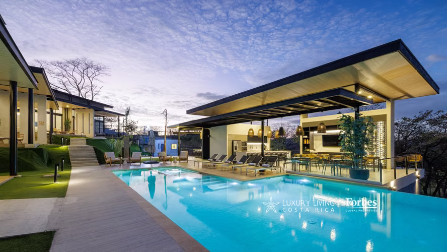 Propiedad Multi-Villa, 18 hab, piscina y casa club, Tamarindo