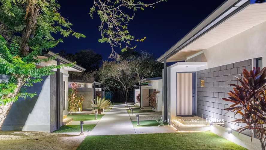 Propiedad Multi-Villa, 18 hab, piscina y casa club, Tamarindo