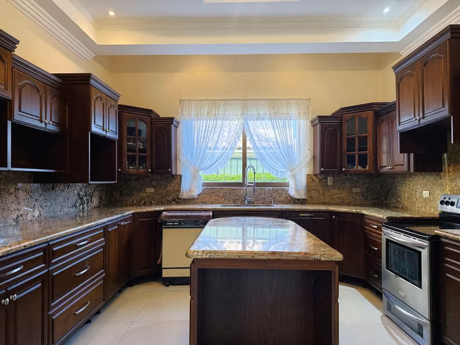 VENTA CASA EN CONDOMINIO, BOSQUES DE ALTAMONTE, CURRIDABAT