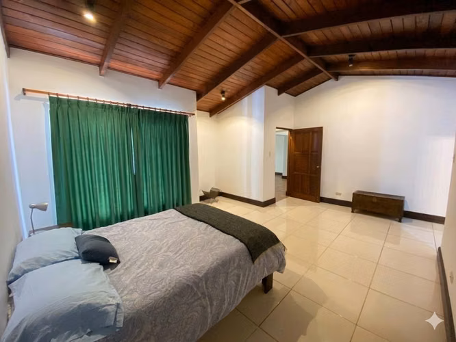 VENTA DE CASA INDEPENDIENTE DE UNA PLANTA EN ESCAZÚ - Imagen 7