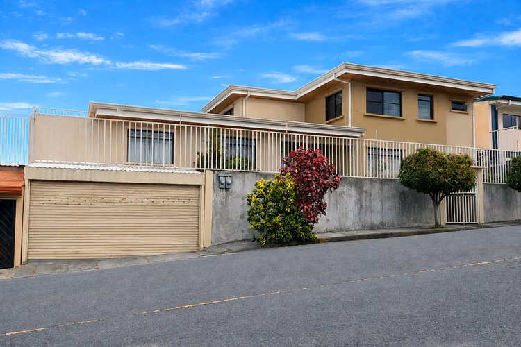 Venta de casa independiente en San Pedro Montes de Oca