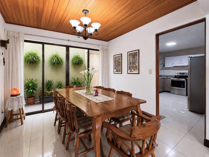 Venta de casa independiente en San Pedro Montes de Oca