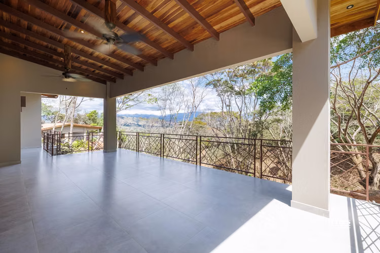 21333 - Casa contemporánea, 1 planta, vista al valle, amplia terraza