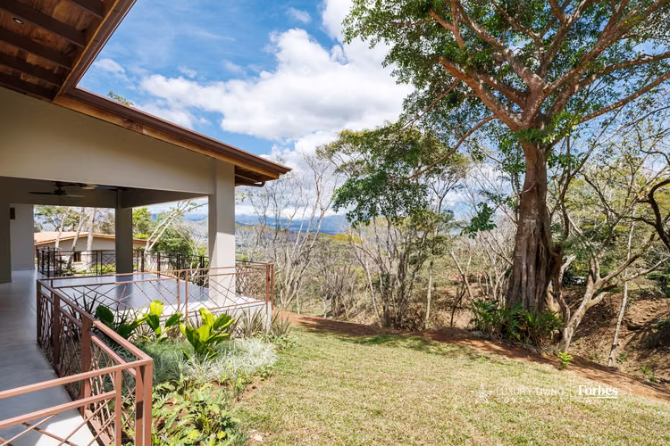 21333 - Casa contemporánea, 1 planta, vista al valle, amplia terraza