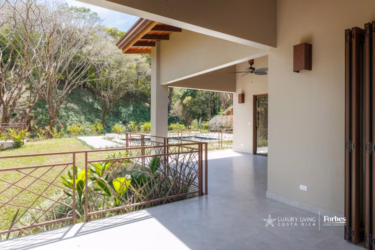21333 - Casa contemporánea, 1 planta, vista al valle, amplia terraza