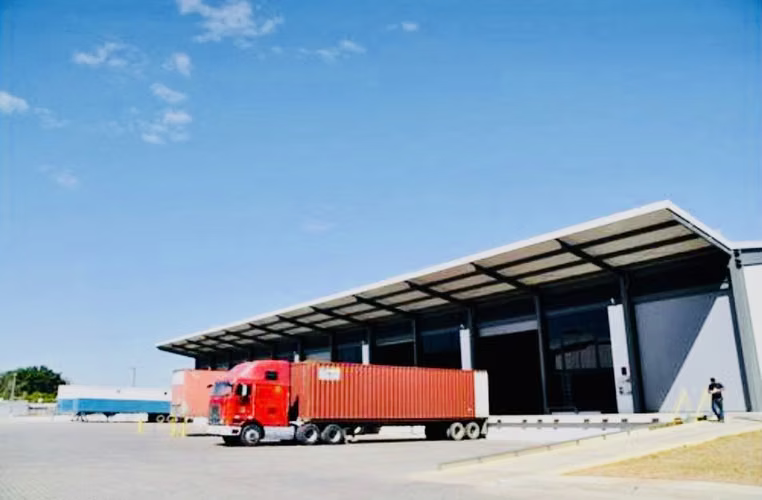 Bodega 936 m² cerca del Aeropuerto | Altura 11 m | Parque Industrial
