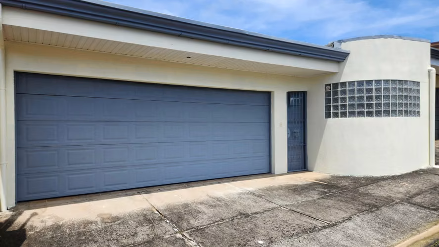 VENTA DE CASA URBANIZACION EL REY  ALAJUELA