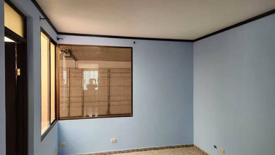 VENTA DE CASA URBANIZACION EL REY  ALAJUELA