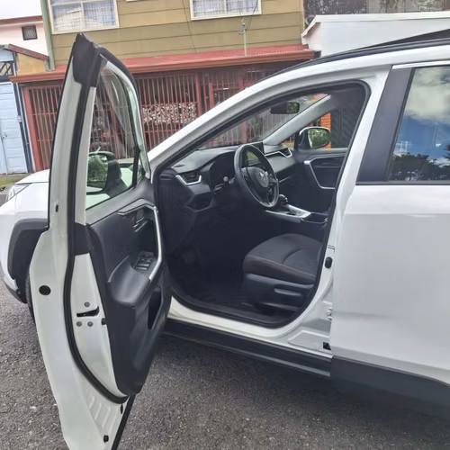 TOYOTA RAV4 LE 2024  4X4