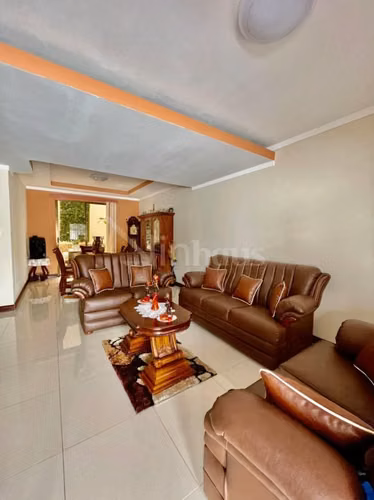 id # 42125  Venta de Casa en Condominio de 6 unidades, Pinares, Curridabat - Imagen 3