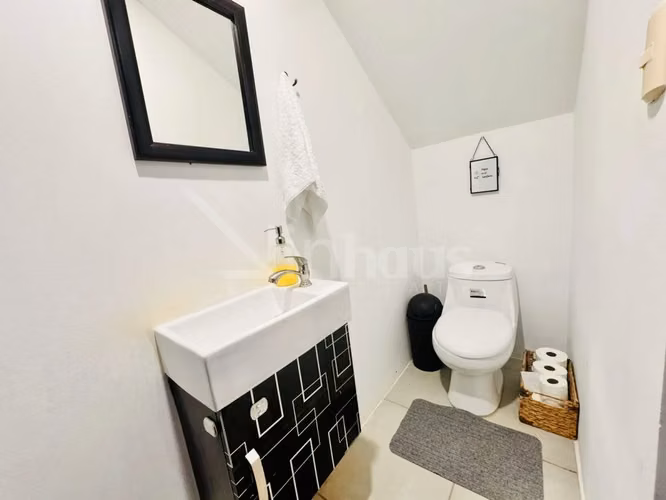 id # 42142En venta casa con habitación en planta baja y gran patio
