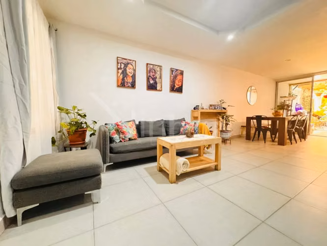 id # 42142En venta casa con habitación en planta baja y gran patio
