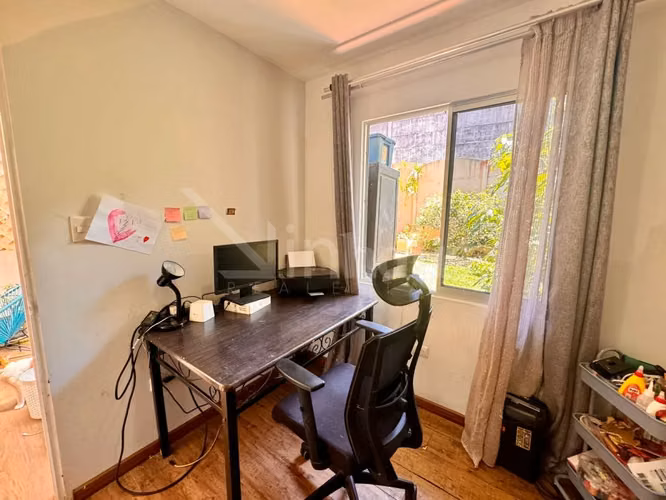 id # 42142En venta casa con habitación en planta baja y gran patio