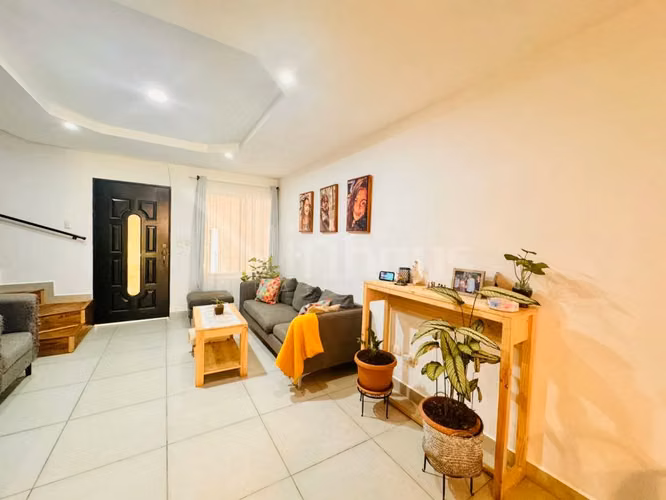 id # 42142En venta casa con habitación en planta baja y gran patio