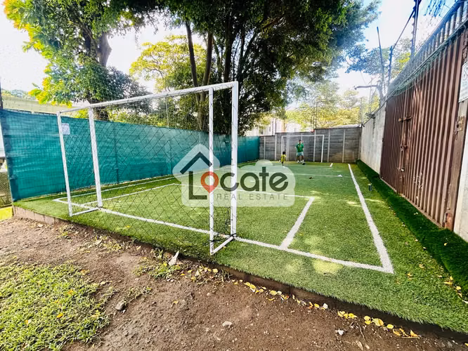 Venta de casa en Condominio en Santa Ana