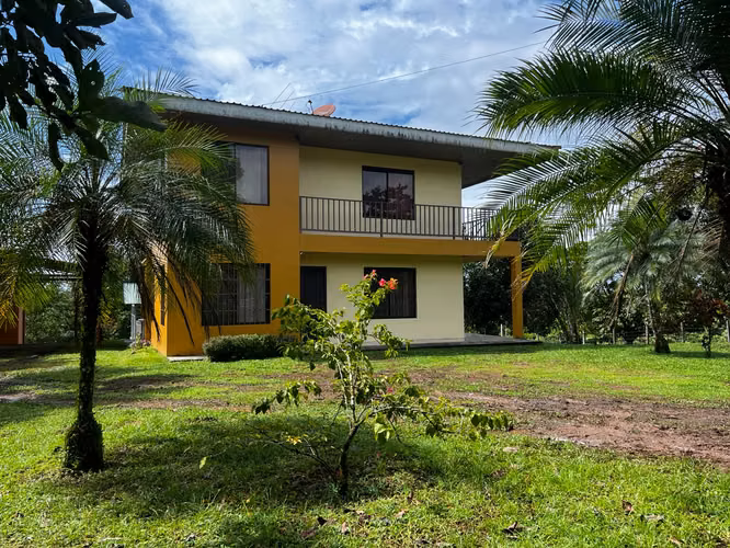 Casa con piscina y vista al Volcán Arenal | Ideal para Airbnb | San Carlos - Imagen 4
