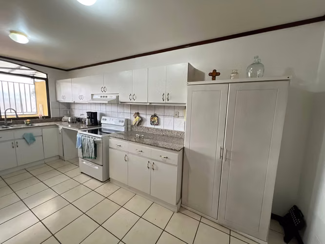 OPORTUNIDAD EN CONDOMINIO  Hermosa propiedad en Guayabos de Curridabat - Imagen 7