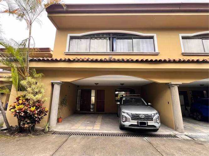 Hermosa propiedad en Guayabos de Curridabat  Condominio Alto de Guayabos