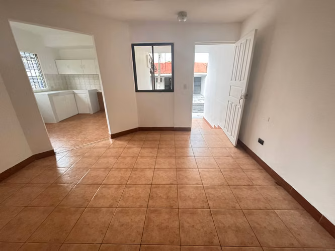 Venta de casa en Rohrmoser, en condominio GANGA!! - Imagen 4