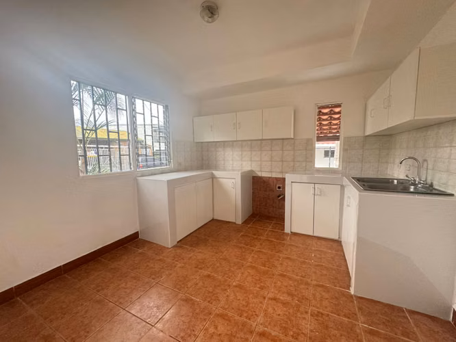 Venta de casa en Rohrmoser, en condominio GANGA!! - Imagen 5
