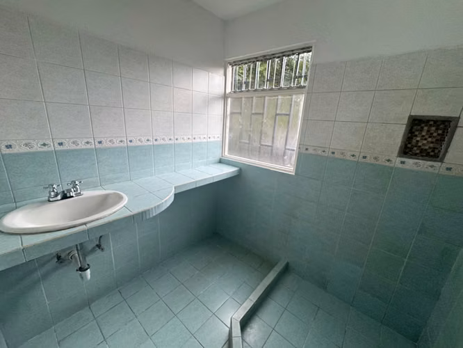 Venta de casa en Rohrmoser, en condominio GANGA!! - Imagen 9