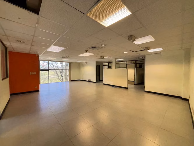 OFFICE FOR RENT IN CORPORATE BUILDING - ESCAZU