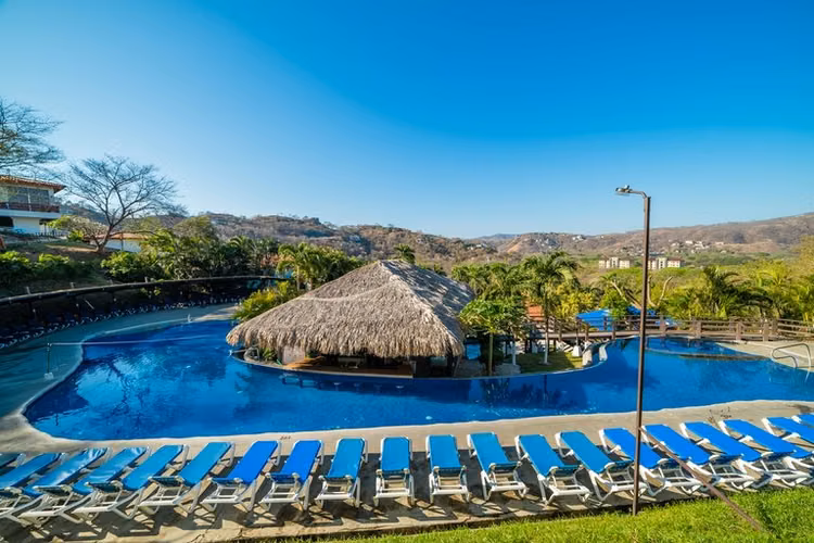 Villa con Vista al Mar en Villas Sol, Playa Hermosa, Guanacaste