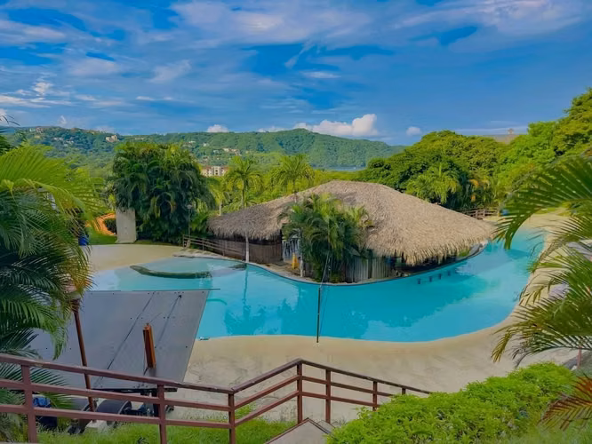 Villa con Vista al Mar en Villas Sol, Playa Hermosa, Guanacaste
