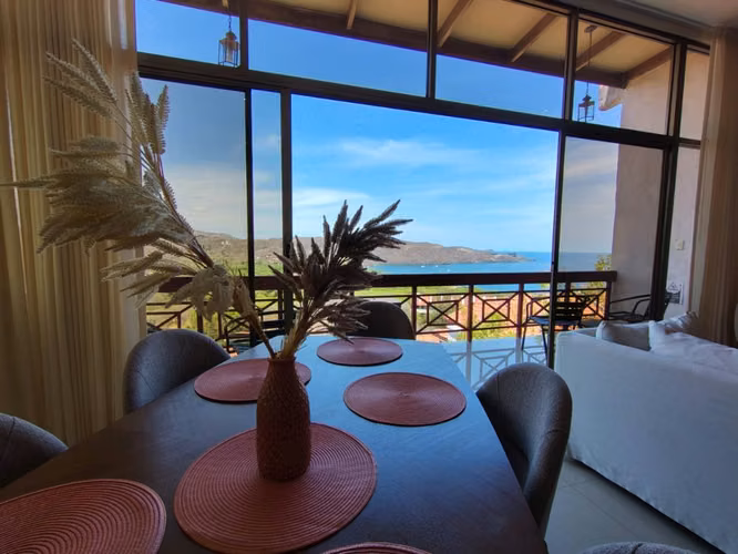Villa con Vista al Mar en Villas Sol, Playa Hermosa, Guanacaste