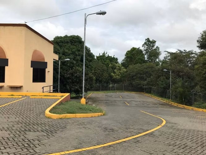 oportunidad única en Carrillo  lista, uso mixto y muchísimo potencial.  Desarrollar? Invertir? - Imagen 4