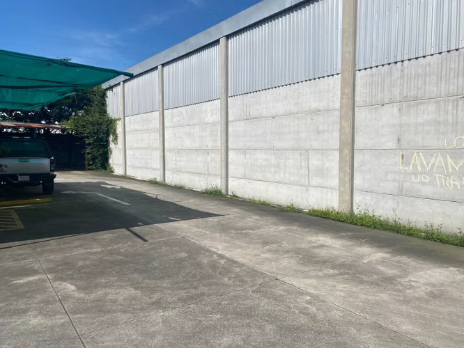 Propiedad con topografía plana en VENTA ubicada en La Uruca uso mixto - Imagen 4